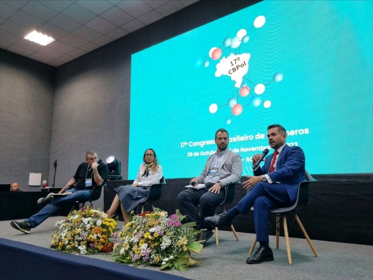 Nice discussion with <a href="/ufscaroficial/">UFSCar #UniversidadeEuDefendo</a>'s <a href="/WaldmanLab/">Walter Waldman</a>, <a href="/braskem/">Braskem ♻️</a>'s Fabiana Quiroga, and <a href="/ItamaratyGovBr/">Itamaraty Brasil 🇧🇷</a>'s <a href="/fnalj/">Nelson Linhares</a> on #circularity during the XVII Brazilian Meeting on Polymers. Lots of synergies to tackle #plasticpollution and #Sustainability 🌍🔄