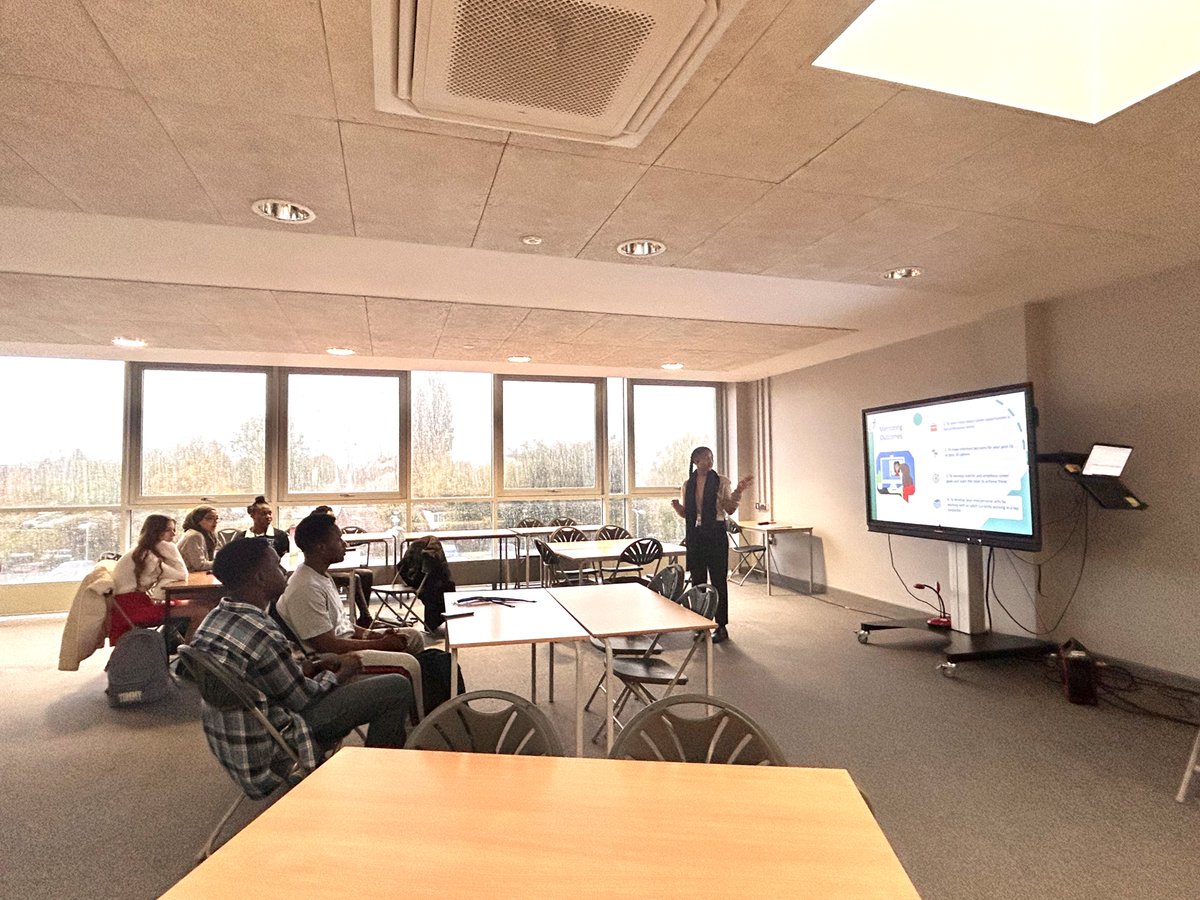 This morning, some of our Y12 students started the exciting journey towards receiving specialist professional mentoring!

They discussed how to maximise the opportunity &amp; the ways in which their mentor can support them.

Thank you <a href="/careeracceler/">Career Accelerator</a>!

#mentorship #careers #WeAreQE6