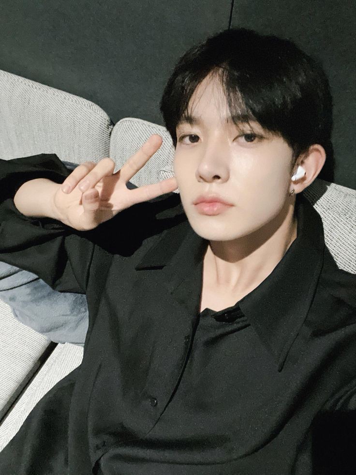 us in black 🖤

#EngeneSelcaDay #ENSD #ENHYPEN #HEESEUNG #ENHYPEN_HEESEUNG <a href="/ENHYPEN_members/">ENHYPEN</a> <a href="/ENHYPEN/">ENHYPEN OFFICIAL</a>