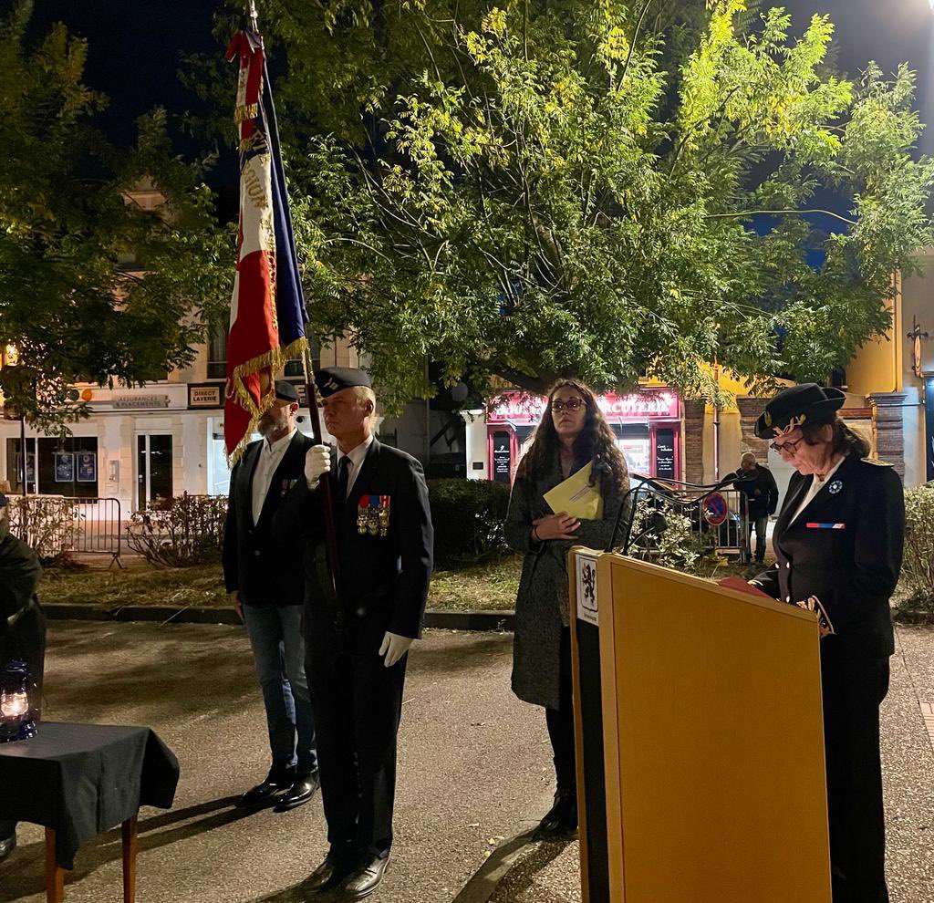 #11novembre | 100e anniversaire de la Flamme du Souvenir dans l’#Eure.

La sous-préfète d’Évreux a présidé la cérémonie à Ezy-sur-Eure, pour perpétuer la #Mémoire, rappeler le sacrifice des combattants, et redire notre attachement aux valeurs de la République 🇫🇷