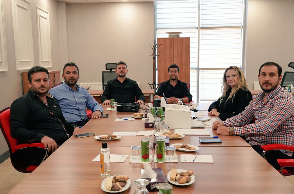 8.Meslek Komitesi (Mimar ve Mühendisler Sektörü) Kasım ayı olağan toplantısı;  Meclis ve Komite üyelerinin katılımıyla gerçekleşti. Toplantıda gündem maddelerinin yanı sıra sektörel sorunlar ve çözüm önerileri görüşüldü.