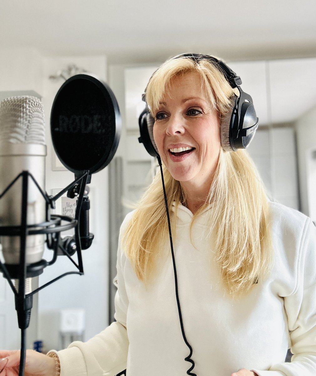 alisongeorgeuk's tweet image. Spent yesterday laying down rehearsal tracks for our big studio finale number at Christmas! I love arranging vocal music and finding those extra #harmonies and layers! Can’t wait! Watch this space for more sneak peaks! #behindthescenes #prepwork #singing #recording