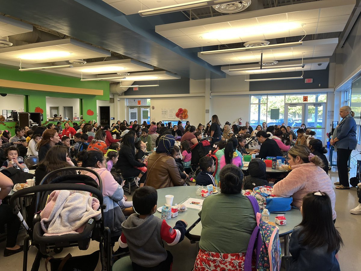 Thank you moms for attending the Muffins with Mom parenting lesson. It was amazing to see all the moms on campus. @mistral_cec @HISD_West