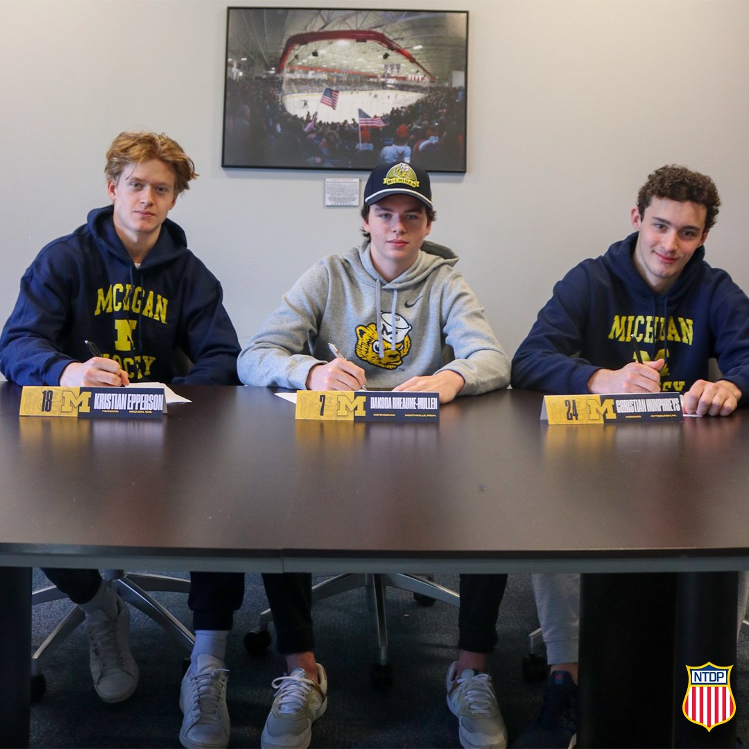 @TerrierHockey @ColeHutson_22 @ColeEiserman34 Signed on the dotted line 📜🖋️ Congratulations to this trio heading to @umichhockey!