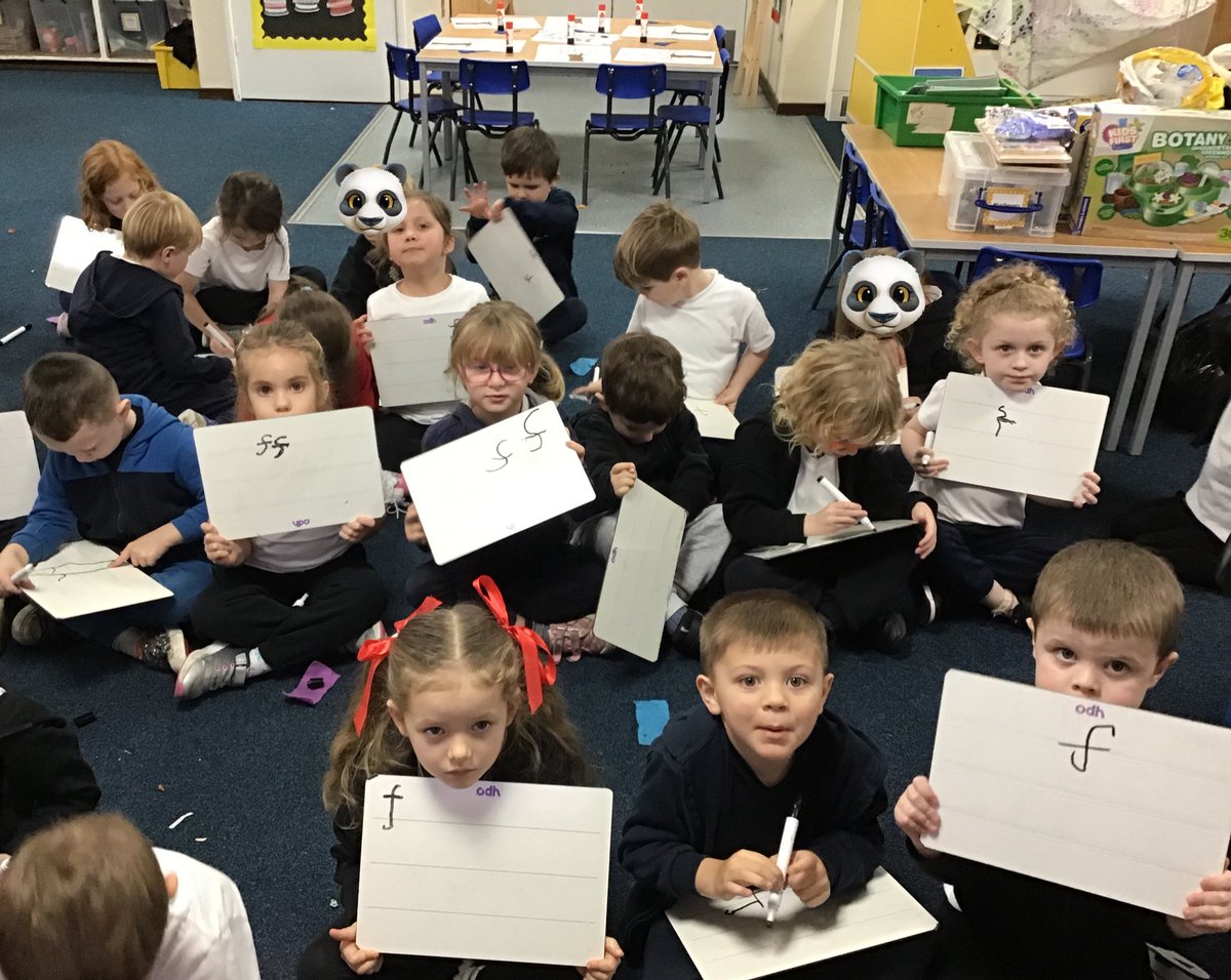 Today we learnt the phoneme ‘f’. Mrs M was so impressed with Class 2’s beautiful letter formation… amazing! 🌟
How many things can you find at home that start with the ‘f’ sound Class 2? #MelthamLit 🐸🐟🦊