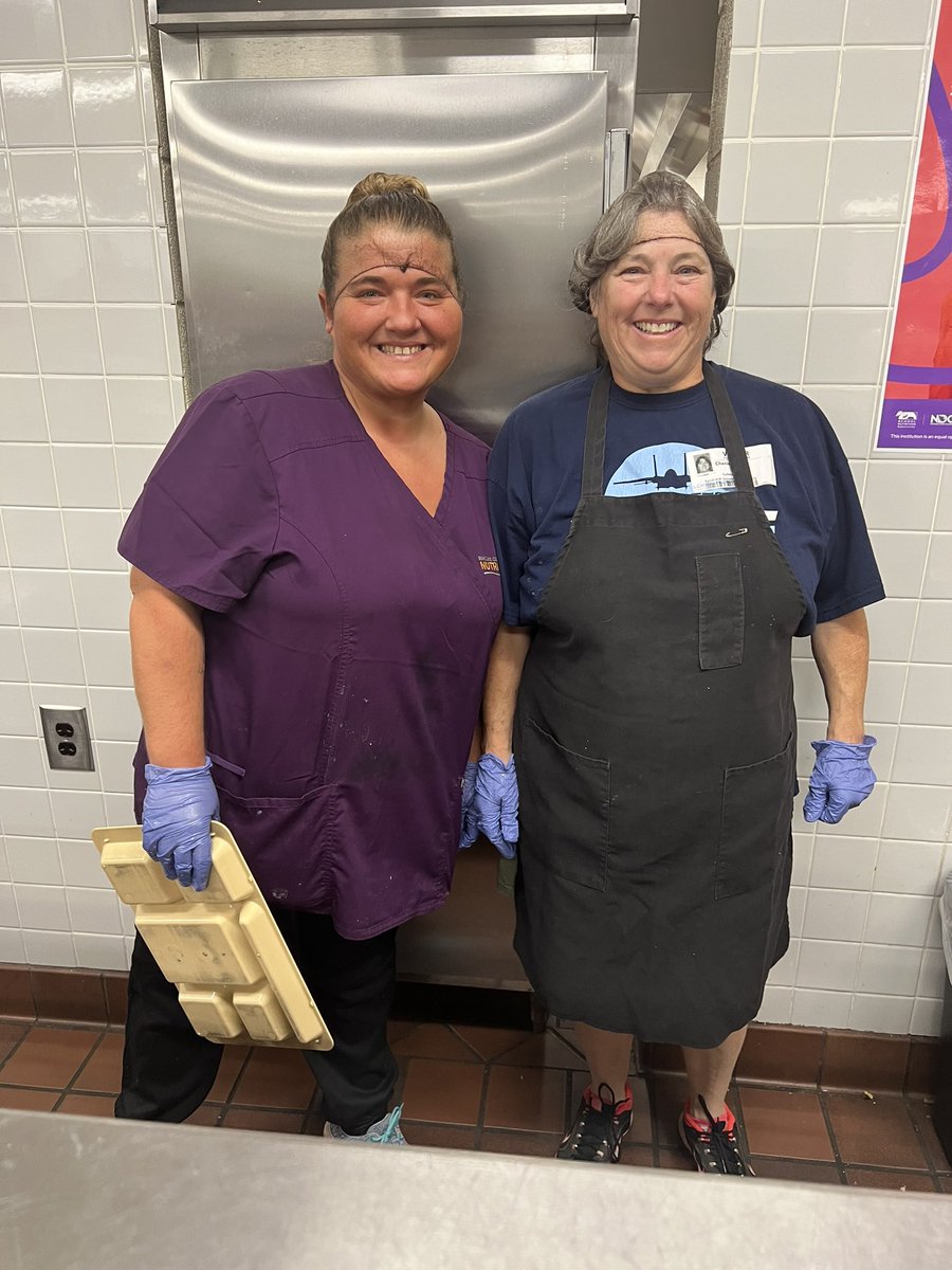 Shout out to the rockstar cafeteria staff at SHV for the awesome job preparing and serving their holiday meal to students and families! <a href="/BCS_nutrition/">Buncombe County Schools Nutrition</a> <a href="/BuncombeSchools/">Buncombe Schools</a>