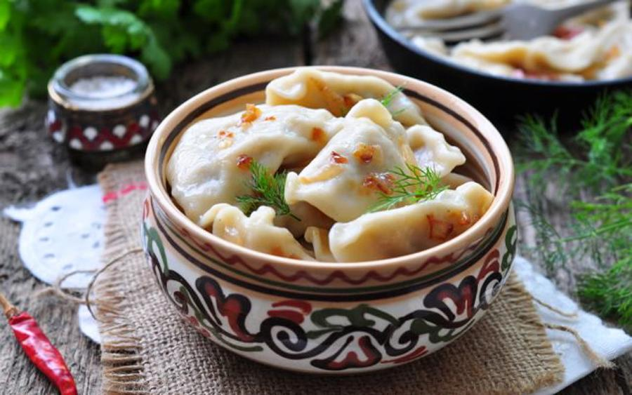 Indulged in the most delicious Ukrainian dumplings with potatoes and onions! 🥟🇺🇦 The perfect blend of flavors and textures – a true culinary delight! #UkrainianCuisine #FoodieAdventures