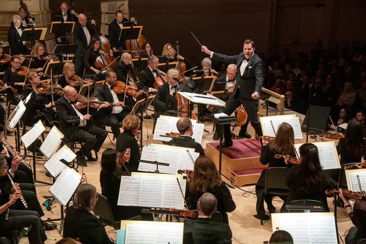 Happy Thanksgiving from all of us at The New York Pops! 🍁🦃🍂 We are so thankful for our wonderful audience members, artistic collaborators, all the members of our orchestra, and our incomparable Music Director Steven Reineke!