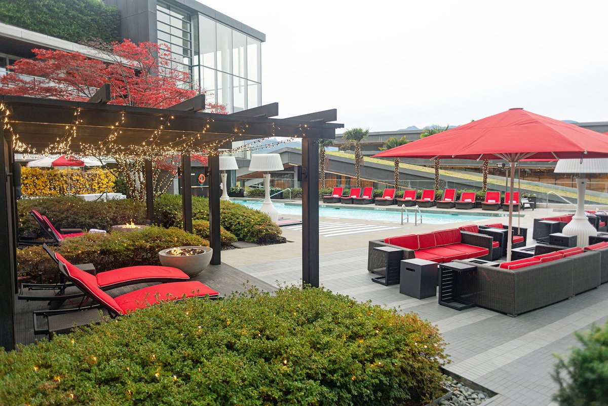 Thrilling news drop from <a href="/FairmontPacific/">Fairmont Pacific Rim</a>: this season you can keep well with their new, luxurious 'The Nordic Spa Experience'. Find out more: scoutmagazine.ca/2023/11/15/fai…