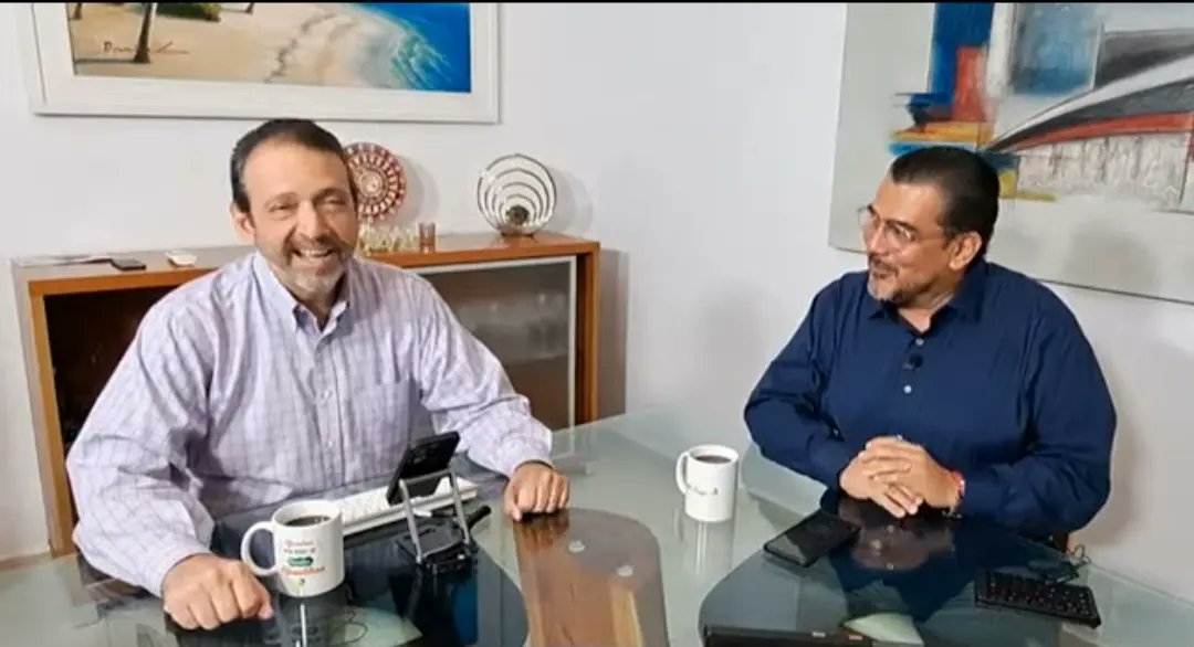 Ya está disponible el Quincuagésimo Cuarto capítulo de El Rosticero con Arturo Medina <a href="/Arturo_Medina_G/">Arturo Medina</a> y Alejandro Rosel <a href="/AlejandroRosel7/">ALEJANDRO ROSEL</a>, Aniversario Parque Kabah, UBER con seguridad, Licencias de conducir estatales, Evalua Mara y SICT obras de Cancun,