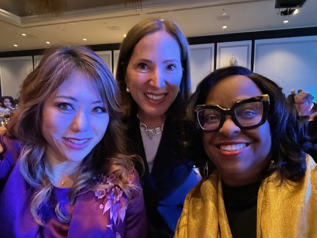 EXIMChair's tweet image. Always a fan of women supporting women &amp;amp; honored to stand alongside strong female leaders like CA Lt. Gov @EleniForCA &amp;amp; CA St. Treasurer @fionama.
Great to chat about female empowerment &amp;amp; working to drive positive change for women business owners throughout the US &amp;amp; CA! #APEC2023