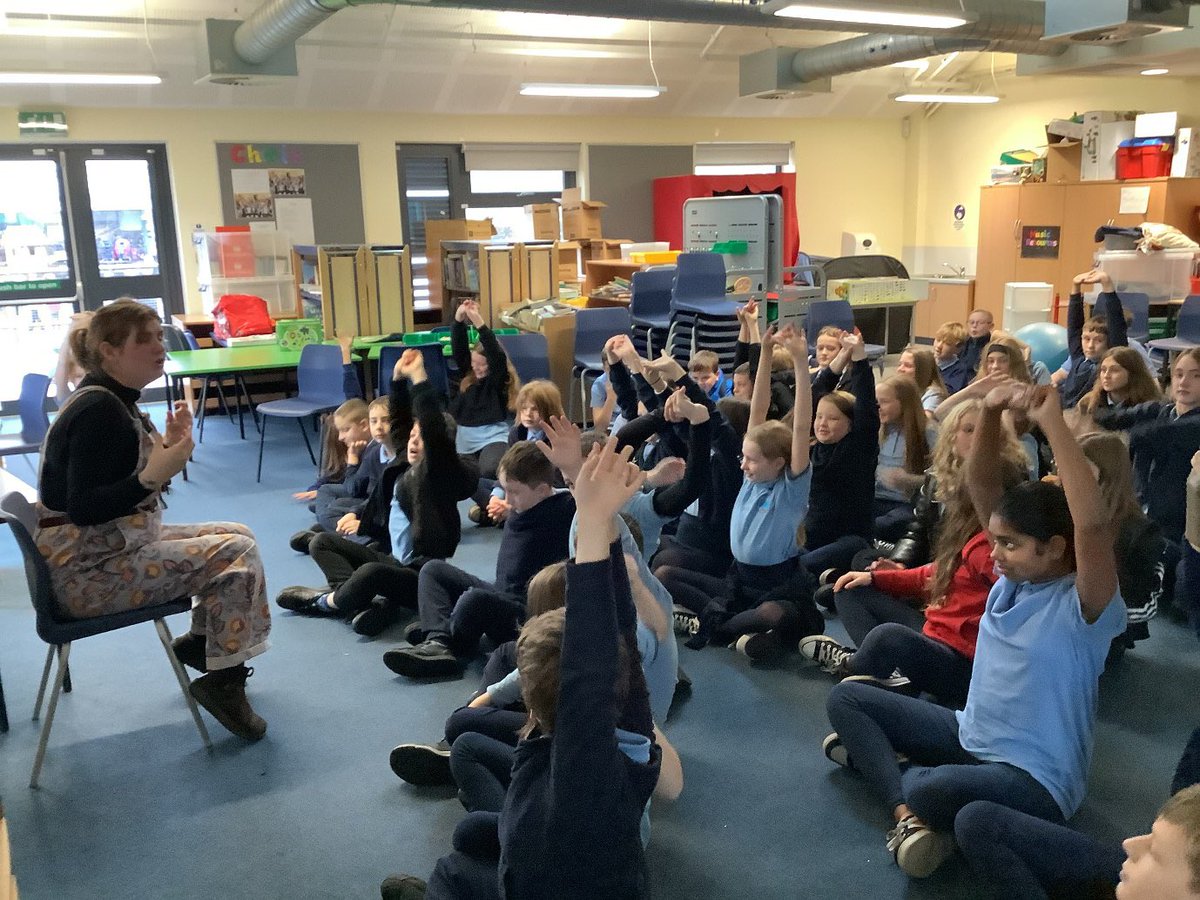 We were delighted to welcome the wonderful Storyteller Sarah Wedderburn-Ogilvy to <a href="/SimpsonPrimary/">Simpson Primary</a> yesterday.  Sarah delivered an engaging and entertaining session for all stages across our school.
@scotstoryforum @ScotStoryFest #SISFStoryRipple #BookWeekScotland
<a href="/ReadSps/">SPSLovestoRead</a>