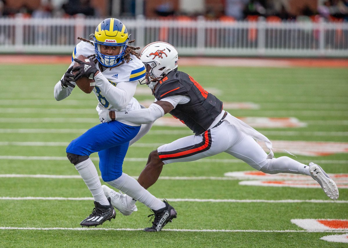 📊 INSIDE THE NUMBERS 🧮 @Delaware_FB is now 1️⃣ of only 4️⃣ teams featuring a pair of players to reach 𝟭𝟮𝟱 𝗰𝗮𝘁𝗰𝗵𝗲𝘀 in their FCS careers. 🏈 Jourdan Townsend - 127 🏈 Chandler Harvin - 126 Puts the #BlueHens in company with Mercer, N. Arizona & South Dakota State.