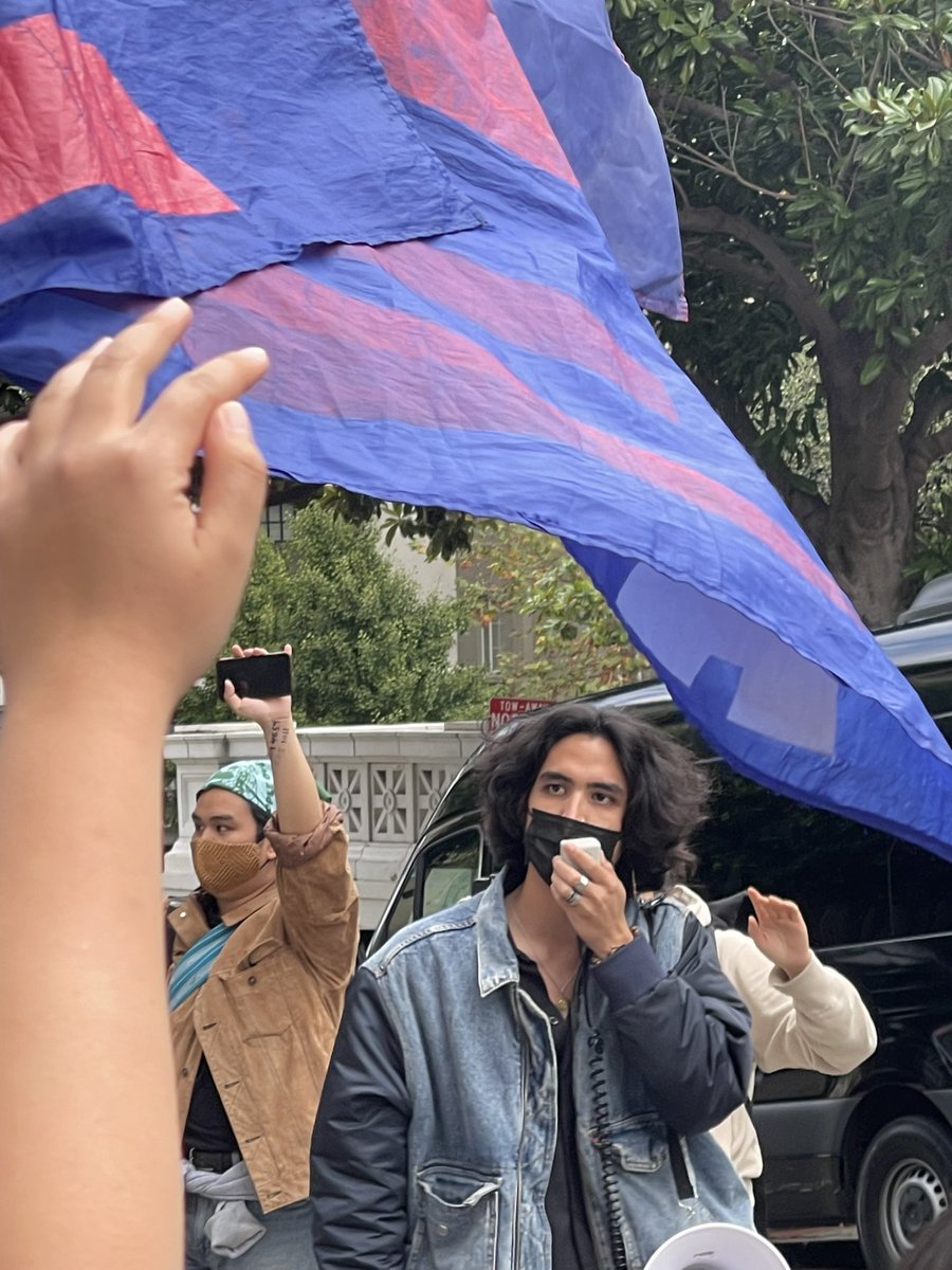 <a href="/malaya_movement/">Malaya Movement USA</a> <a href="/AnakbayanUSA/">Anakbayan-USA</a> <a href="/KBTNalliance/">Kabataan Alliance</a> Nyusha, ILPS: The CEOs at APEC think they know how to run an economy. This economy doesn’t provide living wages, sufficient healthcare or education. Worse, these business deals are bolstered by militarization, another profit-making industry. #No2APEC (24/n)