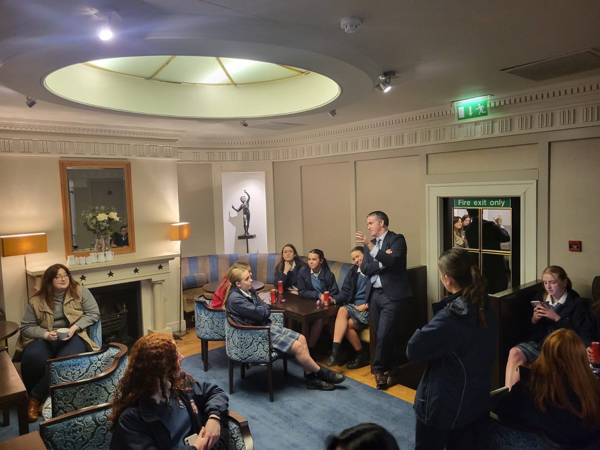 Great to host school tours from the Meath constituency in the Dail today & it certainly was a great morning with Scoil Mhuire Secondary School Trim & Boardsmill National School.