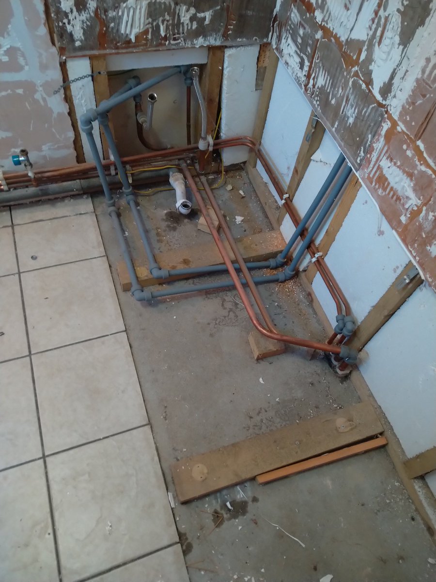 AJCPLUMBING's tweet photo. @TapMedic Todays find... Quality pipework install under bath to feed a shower. 🤠 https://t.co/waZTZgV6Pw