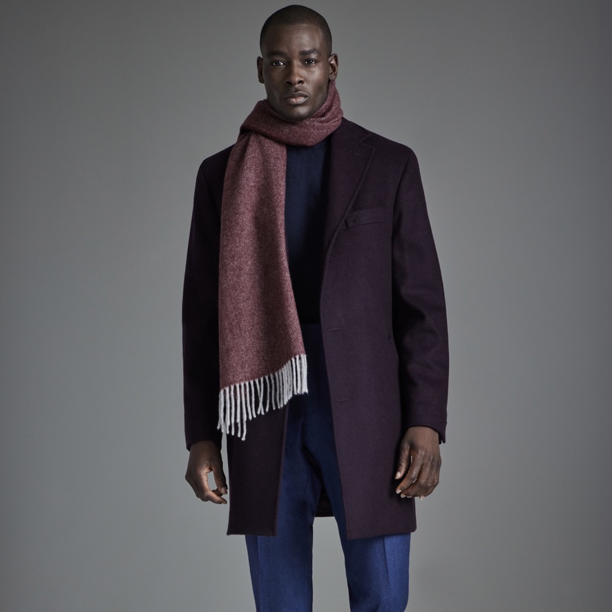 The Outerwear Edit: Style meets function with the Delman overcoat, featuring a removable quilted bib for added warmth on cooler days.

Le style rencontre la fonction avec le pardessus Delman, doté d'une doublure matelassée amovible pour plus de chaleur les jours plus frais.