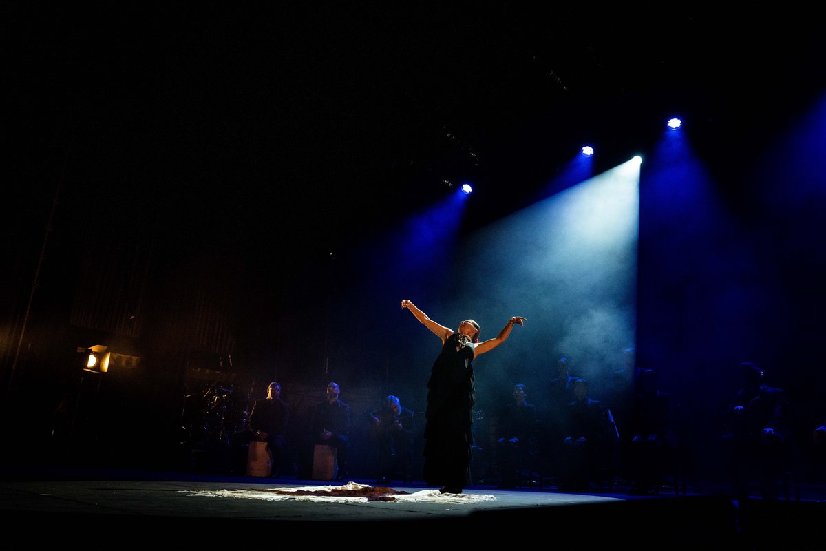 Aún quedan diosas con flecos... 

<a href="/sarabaras/">Sara Baras</a> 
#santaluciaUniversalMusicWeek
#VivaelFlamenco