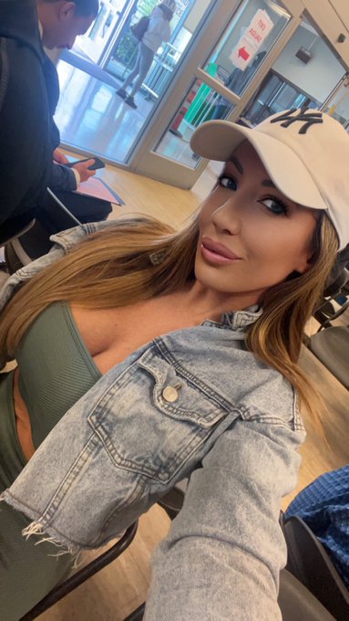 Stripper DMV kinda day so I can host during F1   Praying I&rsquo;m not in here all day 🙄 https://t.co/cdVb<a href="/tag/teamrr"class="tags"><span>#teamrr</span></a>