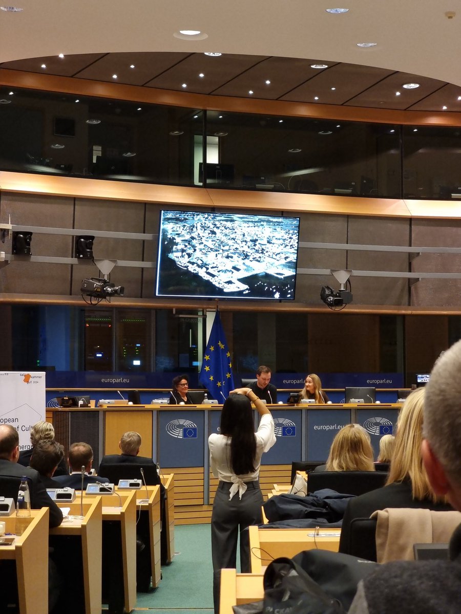 Henrik Dagfinrud, program director of <a href="/bodo2024/">Bodø 2024</a> keeps the audience listening intently as he talks about the first European Capital of Culture in the #Arctic