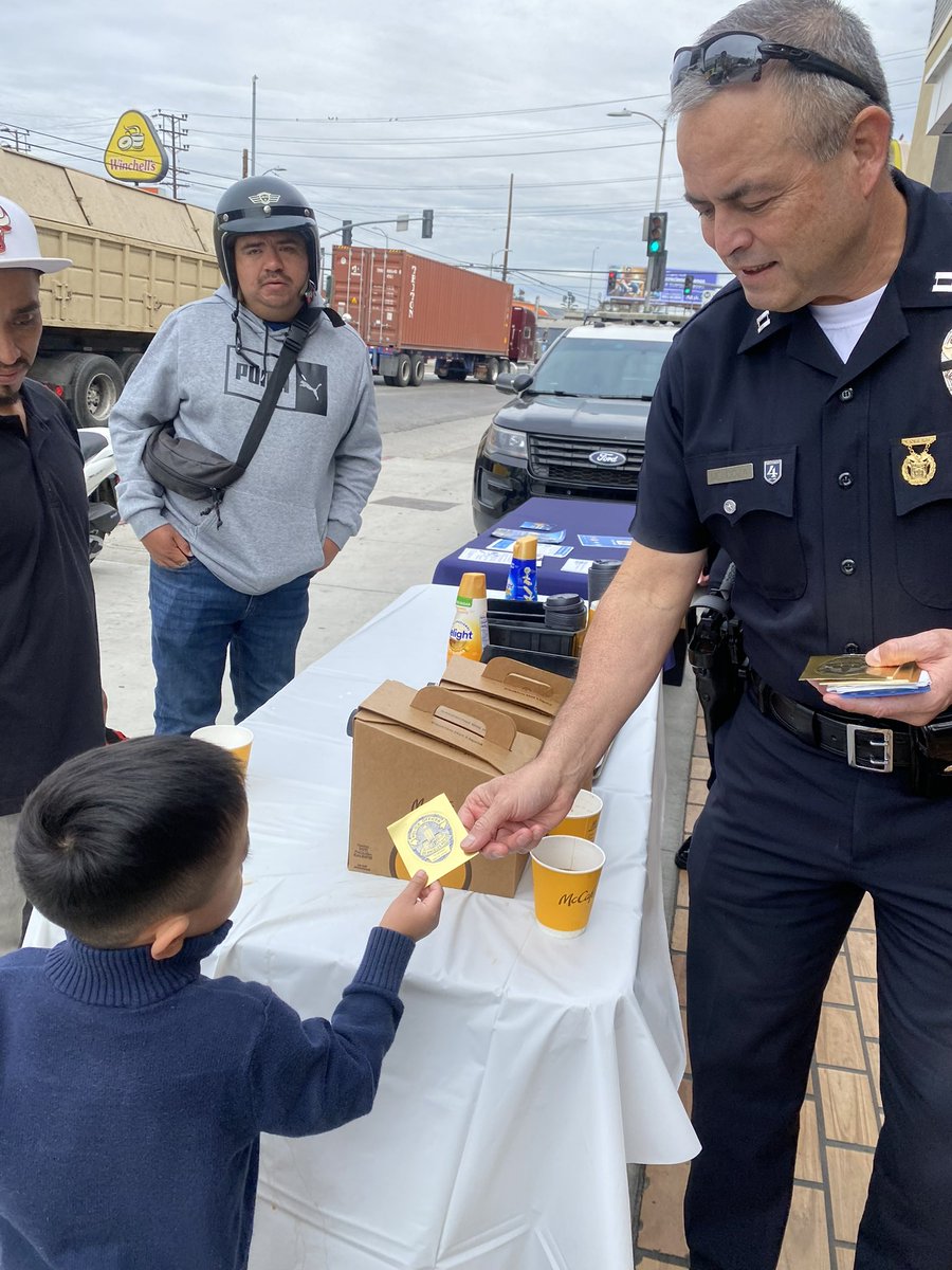 LAPDCaptMendoza's tweet photo. Many great stories to tell of our hard working @LAPDHollenbeck @LAPDHQ @LAPPL men and women. Today while hosting a coffee with a cop an arson suspect arrested with @LAPDCentral, GTA suspect in custody as well as an uncooperative felony suspect in custody. #copscount #policematter https://t.co/izXQl44pYG