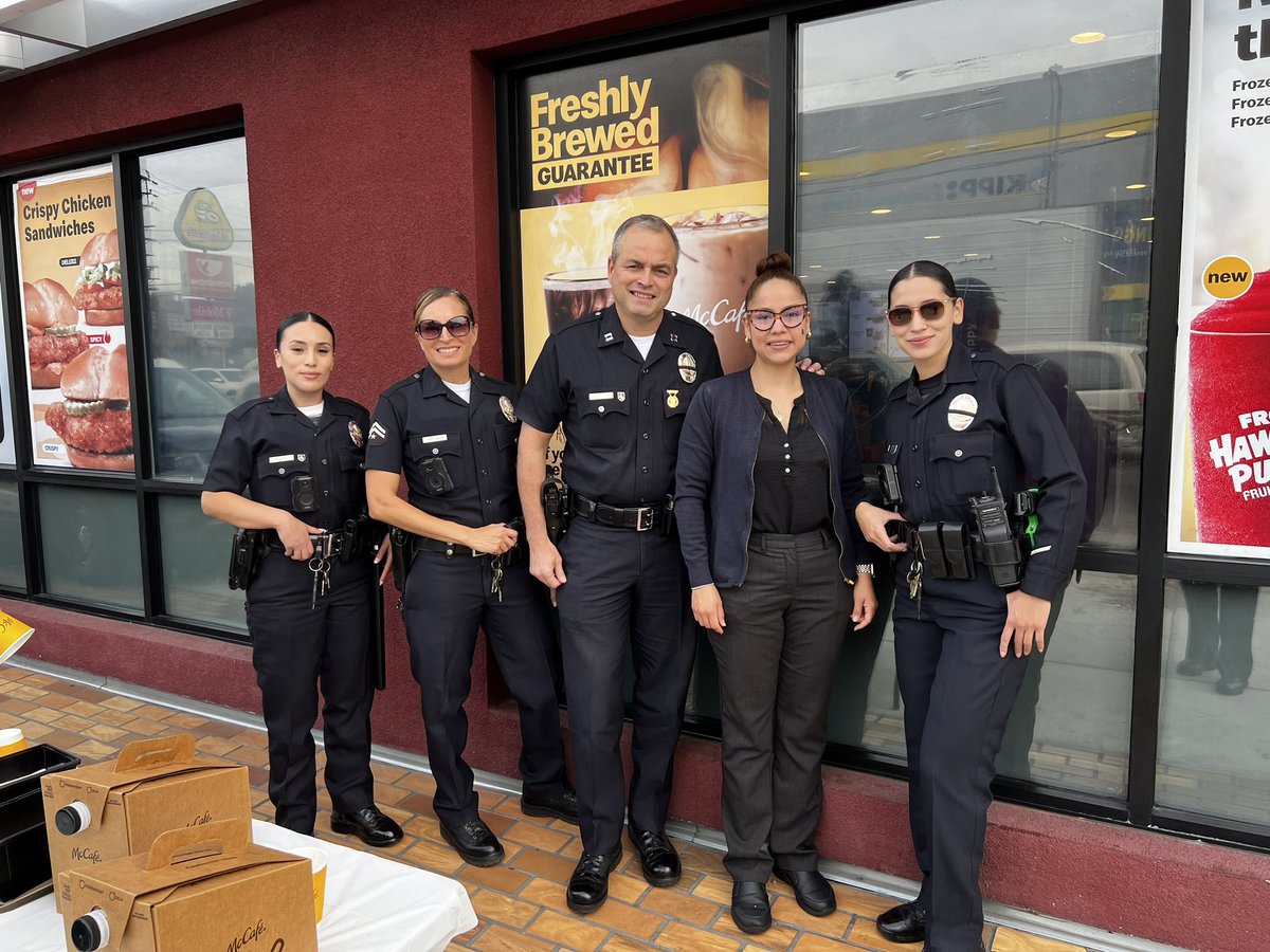 LAPDCaptMendoza's tweet photo. Many great stories to tell of our hard working @LAPDHollenbeck @LAPDHQ @LAPPL men and women. Today while hosting a coffee with a cop an arson suspect arrested with @LAPDCentral, GTA suspect in custody as well as an uncooperative felony suspect in custody. #copscount #policematter https://t.co/izXQl44pYG