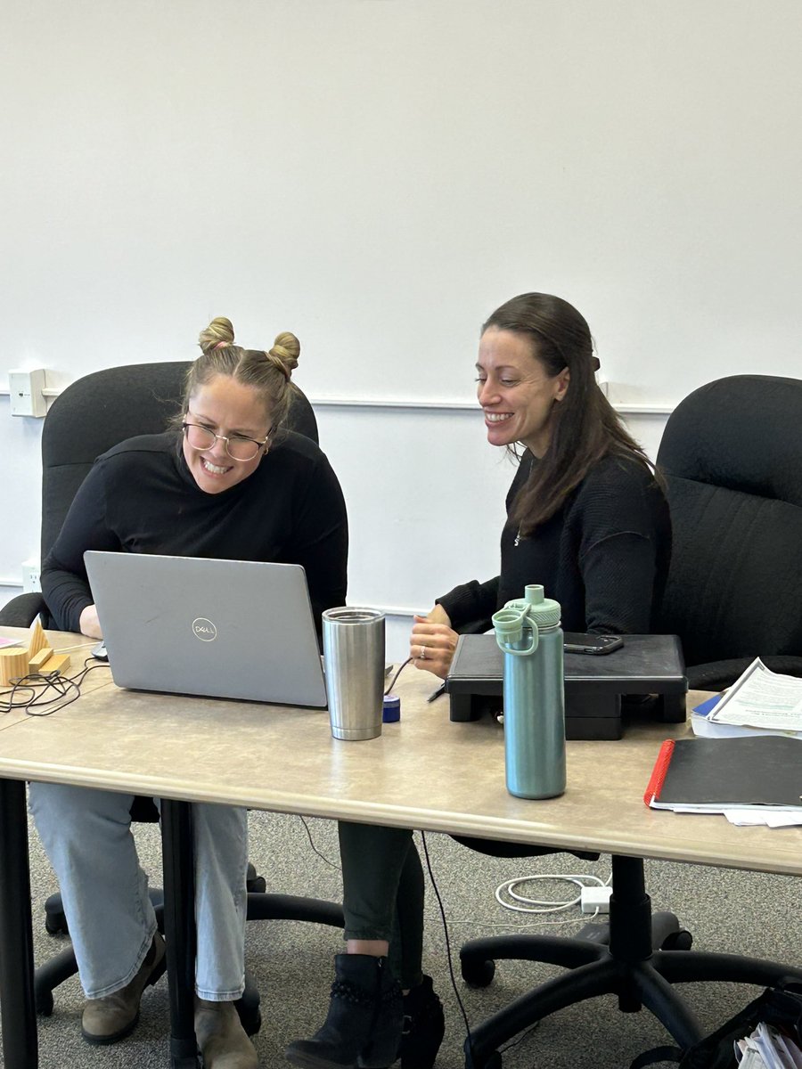 MacjanetJay's tweet image. At the desk learning from our math and EY  Consultants. Expert teachers modeling effective math lessons…..virtually, to all of our 80 Kindergarten classes and educators across the system! Planning math throughout the day and effectively using Mathology!!