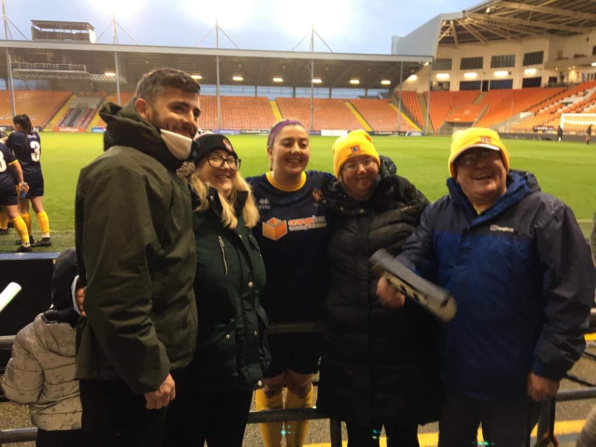 jake41947727's tweet photo. @MoorsLadies @FACupWomens 🖤🤍 https://t.co/USdr9tOmeU