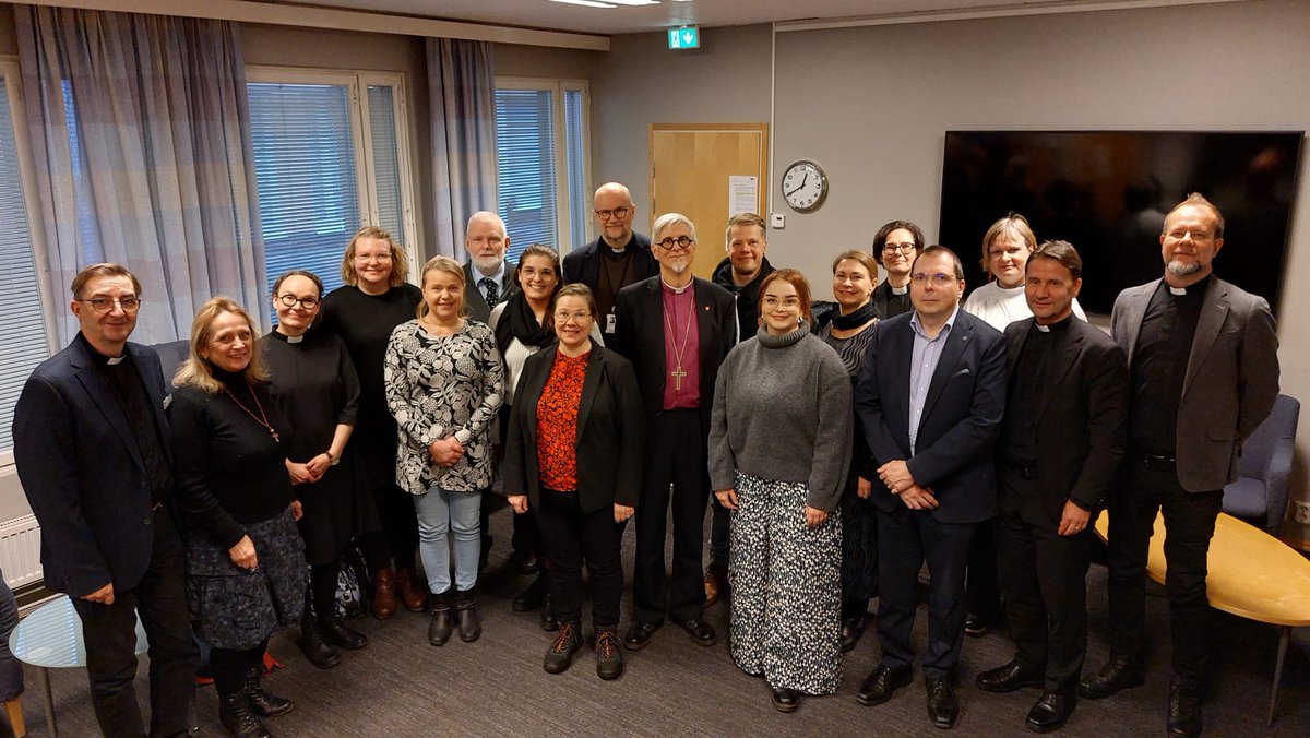 Susannaiid's tweet photo. Hei @UEFTheology ja @IlkkaHuhta terveisiä Tampereen hiippakunnasta! Historiallinen hetki: enemmistö eli 3/5 vihittävästä papista on UEF:in kasvatteja. 😊 https://t.co/3d7w32uGuJ