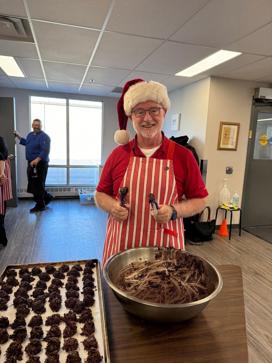 JoanneLynnNS's tweet photo. Thank you to @C21AllPoints for bringing your crew to @eastersealsns to volunteer to bake some cookies! https://t.co/7yjsB0iFE3