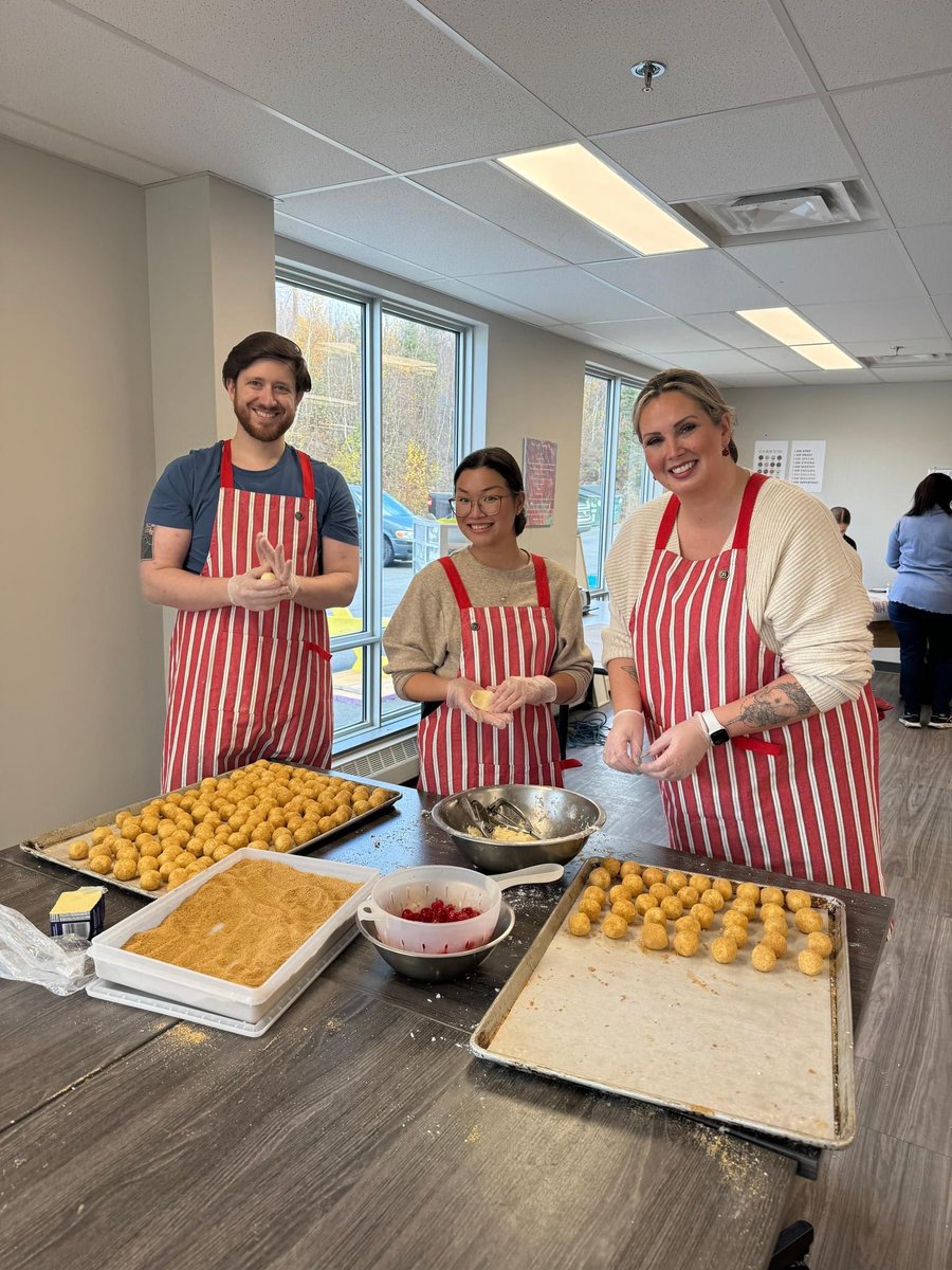 JoanneLynnNS's tweet photo. Thank you to @C21AllPoints for bringing your crew to @eastersealsns to volunteer to bake some cookies! https://t.co/7yjsB0iFE3