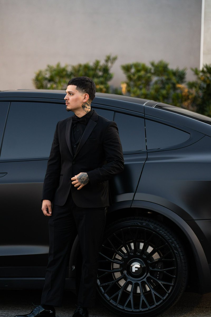 bennysoliven's tweet photo. Get in the car Elizabeth.. https://t.co/m0ucCNdyQa
