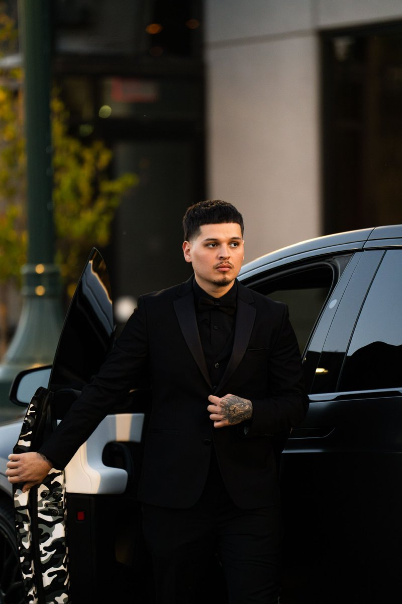 bennysoliven's tweet photo. Get in the car Elizabeth.. https://t.co/m0ucCNdyQa
