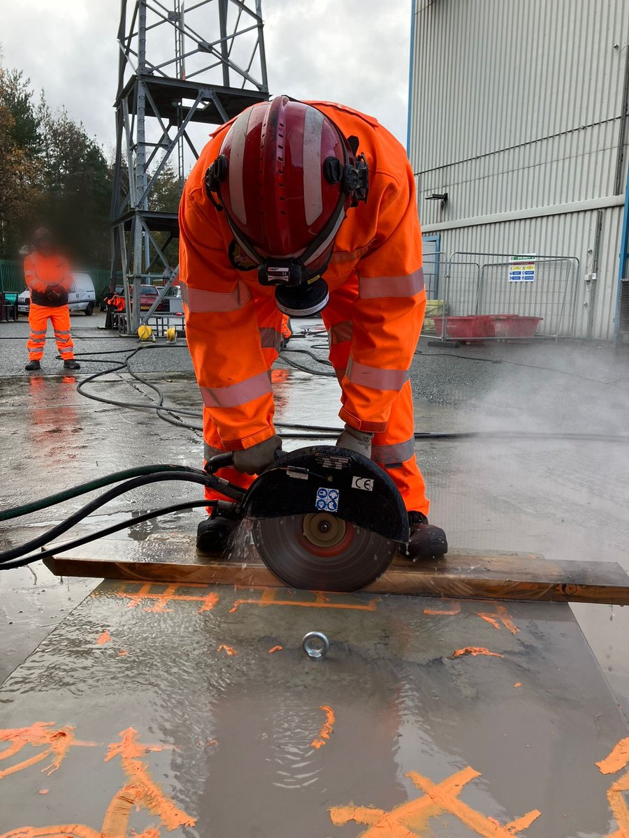 martinward71's tweet photo. Today was a Breaching & Breaking day for the rest of the team. PS35, DS11, CO25, BR67, HP1...those who know 😉 👊 @Tyne_Wear_FRS @USAR_Capability #USAR #stepcut https://t.co/a0hnKhFbch