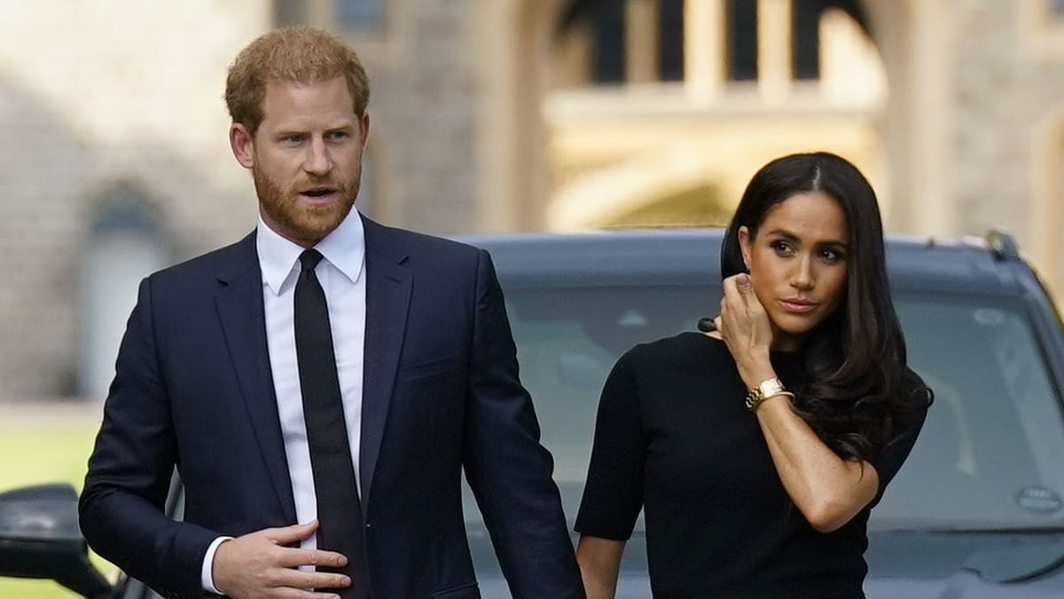 Meghan urged Harry to answer phone and he accepted the call 'just before it stopped' - how Omid Scobie says prince learned from his father Charles that the Queen was dying trib.al/HanmoTg