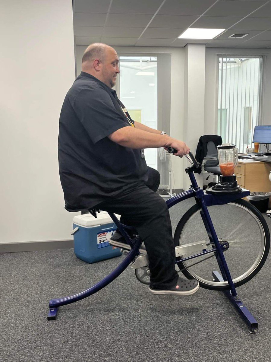 Trebor190683's tweet photo. Well that was a fun afternoon at work bicycle powered smoothies 😂 https://t.co/8TwtNHGOIp