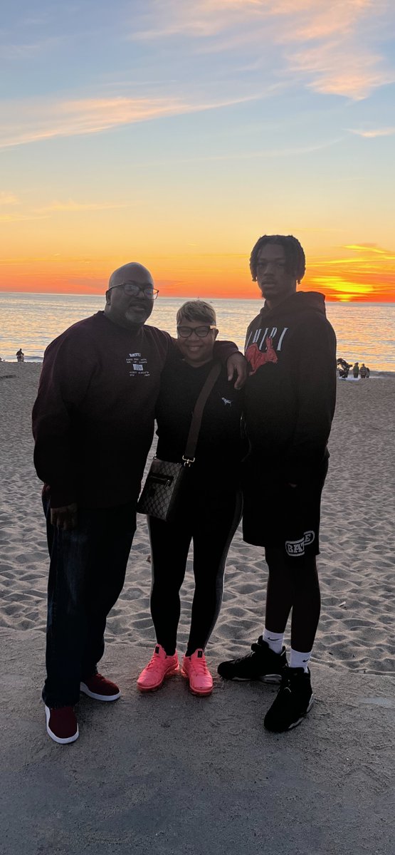 Ten years ago I was the tallest. Redondo Beach California. Where is my <a href="/spoiledbeauuty_/">loverGirl P 🧚🏽‍♂️</a> ? #CaliforniaLove #StillEagles 🦅 <a href="/Educ8torOPS/">LaTasha Muhammad</a> <a href="/AbdulMuhammadJr/">Abdul Muhammad</a>