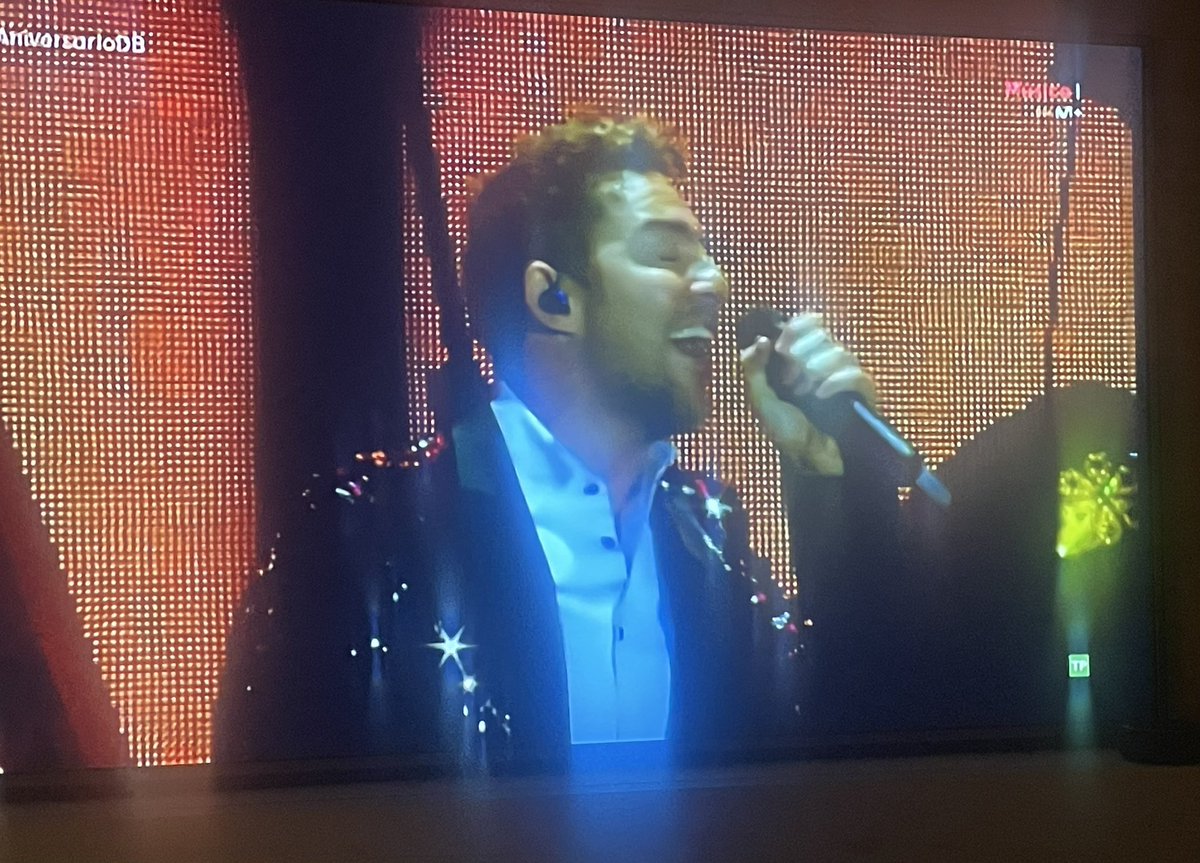 juanjoyelfutbol's tweet photo. Que grande eres @davidbisbal ❤️🎶 

#DavidBisbal #Concierto #MovistarMúsica https://t.co/Ti0ke3uJ65