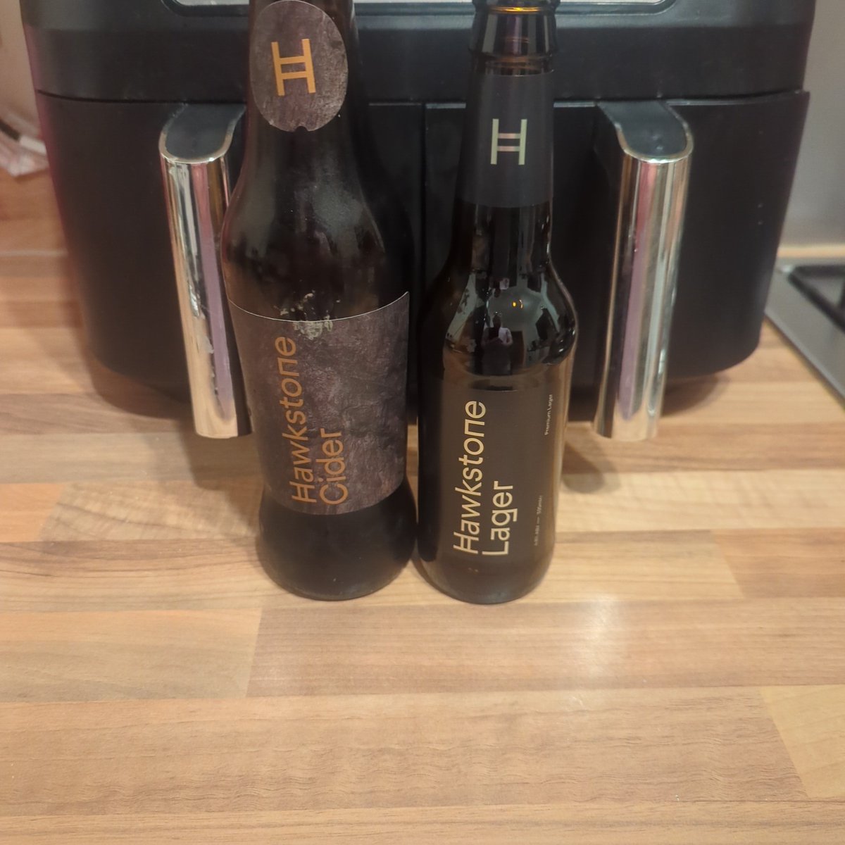 jakejoseph02's tweet photo. Well I was surprised when I saw these in a farm shop but was even more surprised when we tasted these oh my lord... INCREDIBLE. Gutted only got one of each. Well done Mr Clarkson. 👏👏. @JeremyClarkson @RealHawkstone https://t.co/FwIlcDRXdN