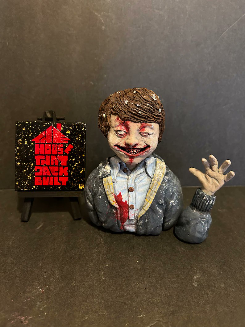 How cool is this!

My little dude Rocco as #Grumpy in #TheHouseThatJackBuilt made by Krayations

Check out more of Krayations #horror creations, available to buy, over on her @etsy shop at etsy.com/shop/krayation…