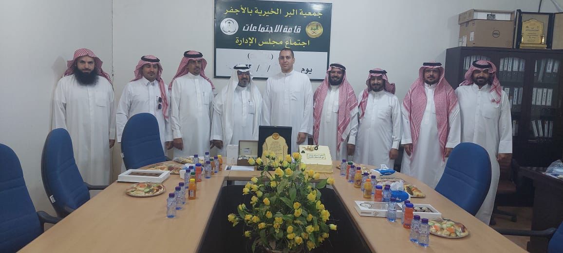 biralajfar's tweet photo. في يوم الإربعاء الموافق ١٤٤٥/٥/١هـ
تم تكريم الاستاذ/ عماد حمدي بمناسبة انتهاء فترة عمله بالجمعية من قبل رئيس وأعضاء مجلس إدارة الجمعية نظير ما قام به من عمل خلال فترة عمله على أكمل وجه
مع تمنياتنا له بالتوفيق في حياته المستقبلية. https://t.co/XQzDoUdjDM