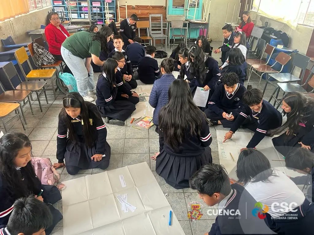CSC_CUENCA's tweet photo. El #Observatorio de Seguridad del #CSC_CUENCA participa activamente en pro del bienestar de los y las estudiantes.

Llegamos a la Escuela De E. B. Isaac A. Chico, en donde de manera lúdica, los estudiantes vieron temas de sus derechos dentro el programa NOVIAZGO SIN VIOLENCIA. https://t.co/gEHyK5mMjN