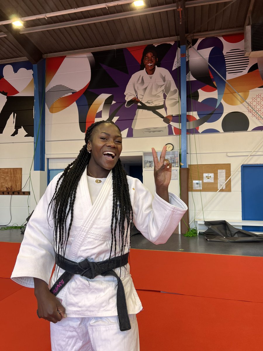 Gnougnou25's tweet photo. Aujourd’hui j’ai eu le plaisir d’inaugurer un projet à Clichy la Garenne porter avec mon partenaire @ProcterGamble pour accompagner et soutenir l’émancipation via le sport auprès de la jeunesse. https://t.co/4yUxsutFxv
