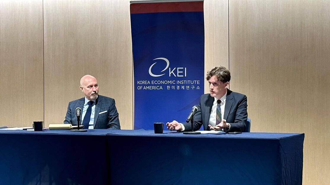 KoreaEconInst's tweet photo. 🔴 LIVE 🔴
Join us online as we discuss South Korea's policies towards #energysecurity and #CriticalMinerals  security with James Bowen(@j_s_bowen), Policy Fellow at @PerthUSAsia@PerthUSAsia @PerthUSAsia  

🖥️: https://t.co/PcqGw5l0m2 https://t.co/wl4t1CsUnf