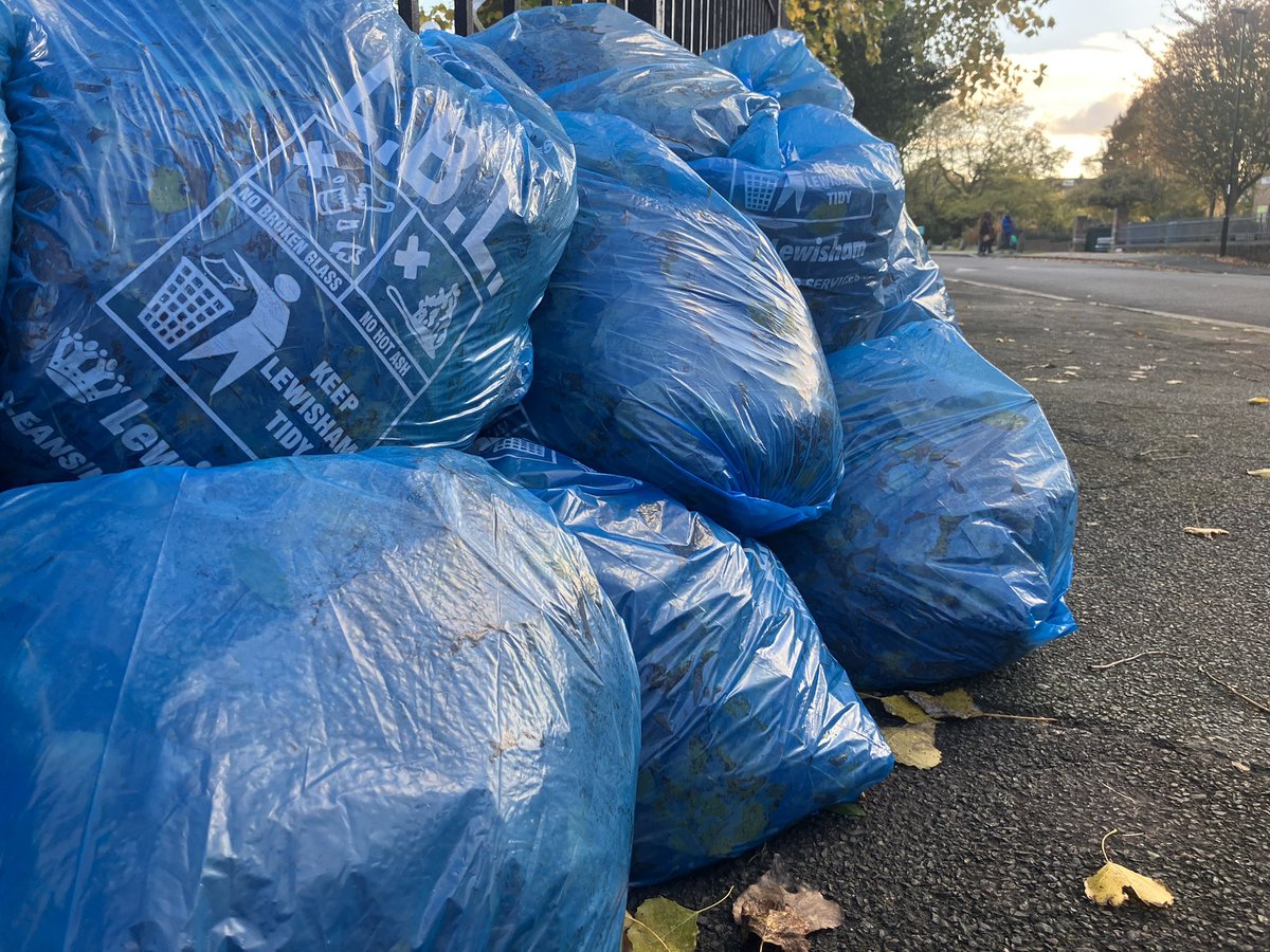 NathanxThompson's tweet photo. Where would we all be without our road sweepers and street cleansing teams? For this reason I would like to acknowledge and show appreciation to all municipal front line men and women out in all weathers doing their best to keep our local environment clean. #CleanerLewisham 🍂🍂 https://t.co/wUaB6lYNdb