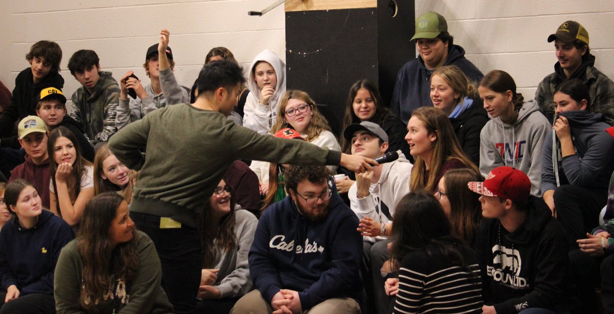 GameBrainCa's tweet image. Some fun pics from our show at FJ McElligott in Mattawa! Thanks for being such a great audience and helping us make teens aware of the risks of gambling. Limited dates still available to come to your school! Book a free show: bit.ly/48RhBC1