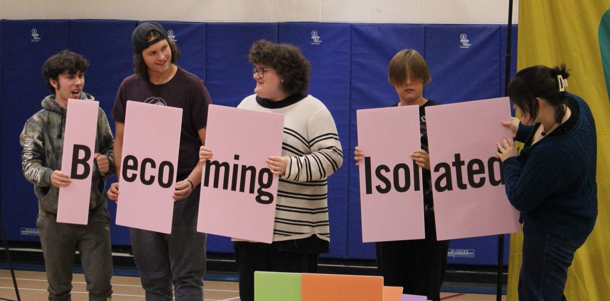 GameBrainCa's tweet image. Some fun pics from our show at FJ McElligott in Mattawa! Thanks for being such a great audience and helping us make teens aware of the risks of gambling. Limited dates still available to come to your school! Book a free show: bit.ly/48RhBC1
