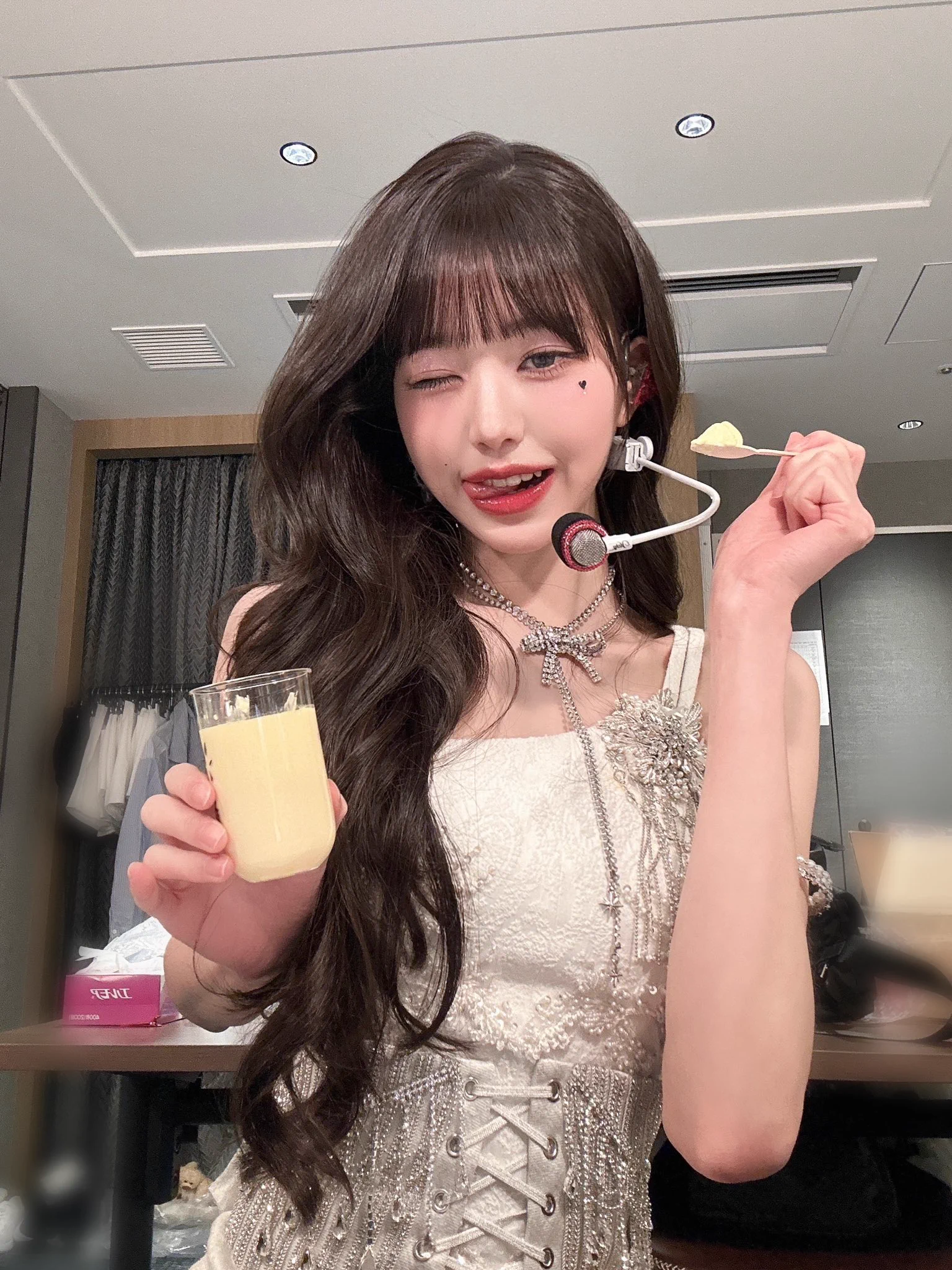 F-_Aw76bsAAX49j?format=webp&
