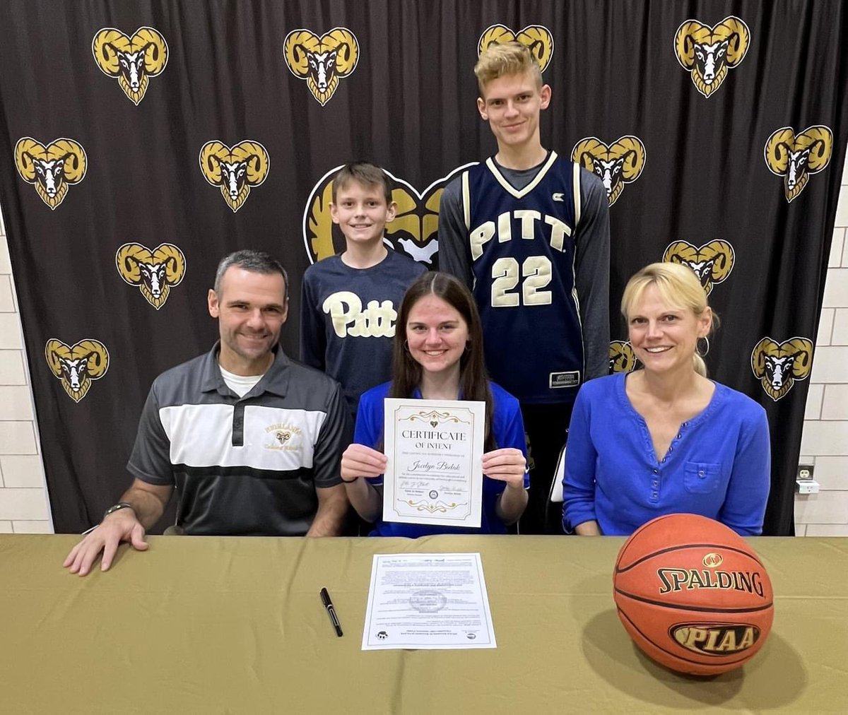 HighlandsSD's tweet photo. CONGRATULATIONS to senior Jocelyn Bielak, who signed her Letter of Intent to continue her academic and basketball career at Pitt Greensburg. @HighlandsGolden celebrated @BielakJocelyn’s signing with her family and friends on Nov. 10. Good luck, Jocelyn! 👏🏀
#UPGbasketball https://t.co/oEj9mks0kK