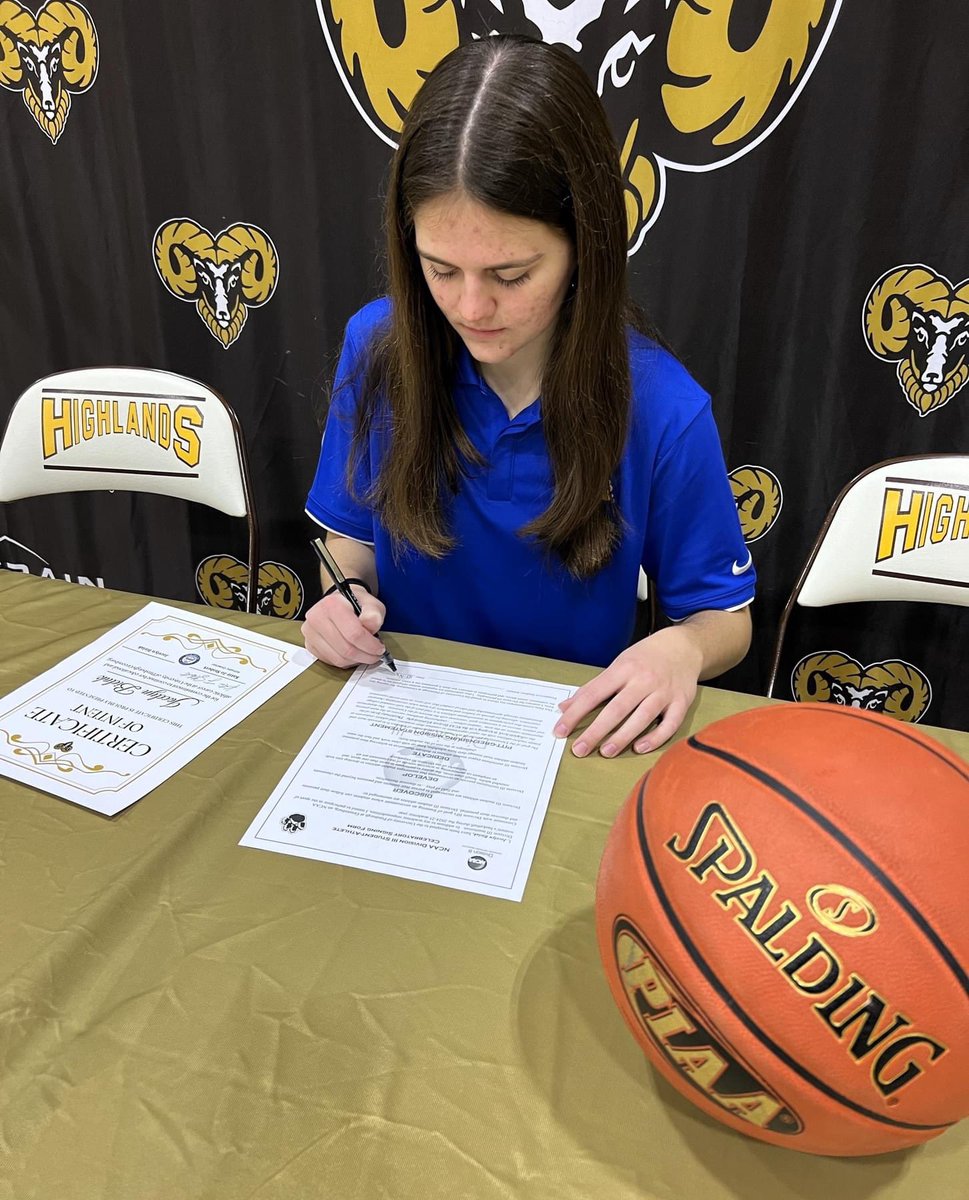 HighlandsSD's tweet photo. CONGRATULATIONS to senior Jocelyn Bielak, who signed her Letter of Intent to continue her academic and basketball career at Pitt Greensburg. @HighlandsGolden celebrated @BielakJocelyn’s signing with her family and friends on Nov. 10. Good luck, Jocelyn! 👏🏀
#UPGbasketball https://t.co/oEj9mks0kK